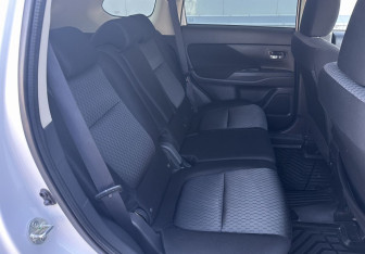 Подержанный автомобиль Mitsubishi Outlander 2014 года (12 фото)