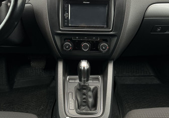 Подержанный автомобиль Volkswagen Jetta Sedan 2014 года (11 фото)