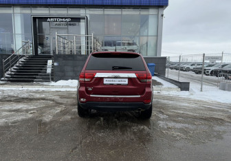 Подержанный автомобиль Jeep Grand Cherokee 2012 года (6 фото)