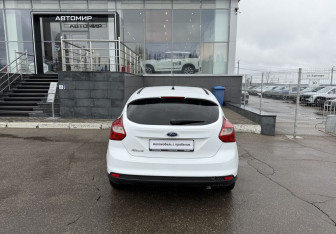 Подержанный автомобиль Ford Focus Hatchback 2012 года (6 фото)
