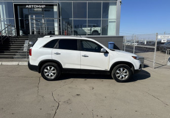 Подержанный автомобиль Kia Sorento 2012 года (4 фото)