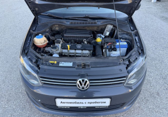 Подержанный автомобиль Volkswagen Polo Sedan 2013 года (14 фото)
