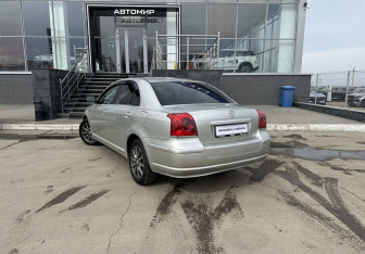 Подержанный автомобиль Toyota Avensis Sedan 2004 года (7 фото)