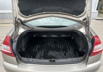 Подержанный автомобиль Renault Megane Sedan 2008 года (15 фото)