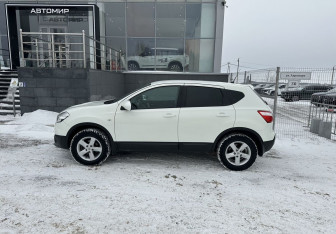 Подержанный автомобиль Nissan Qashqai 2010 года (8 фото)