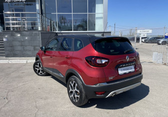 Подержанный автомобиль Renault Kaptur 2020 года (7 фото)