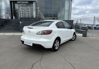 Подержанный автомобиль Mazda 3 Sedan 2011 года (5 фото)