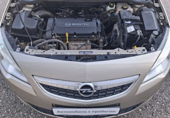 Подержанный автомобиль Opel Astra Hatchback 2012 года (14 фото)