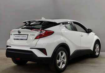 Подержанный автомобиль Toyota C-HR 2018 года (5 фото)