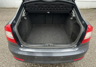 Подержанный автомобиль Skoda Octavia Wagon 2011 года (13 фото)