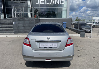 Подержанный автомобиль Nissan Teana 2012 года (6 фото)