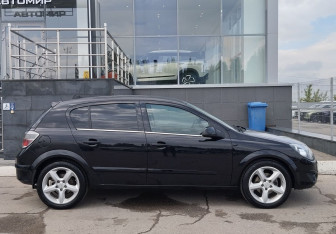 Подержанный автомобиль Opel Astra Hatchback 2007 года (4 фото)
