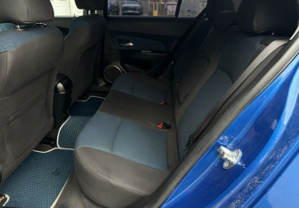 Подержанный автомобиль Chevrolet Cruze Sedan 2011 года (12 фото)