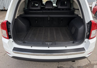 Подержанный автомобиль Jeep Compass 2012 года (15 фото)