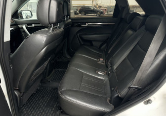 Подержанный автомобиль Kia Sorento 2011 года (12 фото)