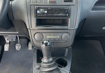 Подержанный автомобиль Ford Fiesta Hatchback 2006 года (11 фото)