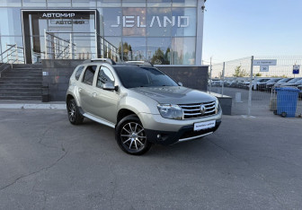 Подержанный автомобиль Renault Duster 2014 года (3 фото)