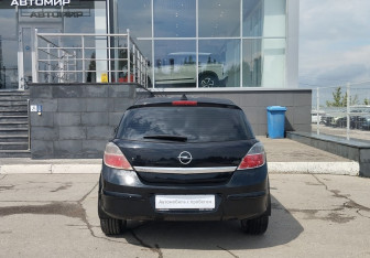 Подержанный автомобиль Opel Astra Hatchback 2007 года (6 фото)