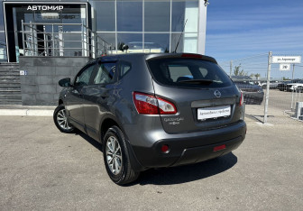 Подержанный автомобиль Nissan Qashqai 2012 года (7 фото)