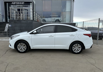 Подержанный автомобиль Hyundai Solaris Sedan 2017 года (8 фото)