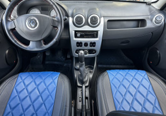 Подержанный автомобиль Renault Sandero 2011 года (10 фото)