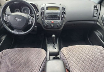 Подержанный автомобиль Kia Ceed Hatchback 2008 года (10 фото)