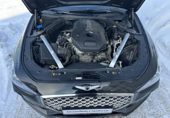 Подержанный автомобиль Genesis G70 2019 года (13 фото)