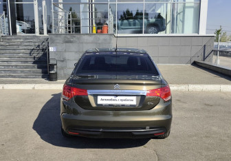Подержанный автомобиль Citroen C4 Sedan 2013 года (6 фото)