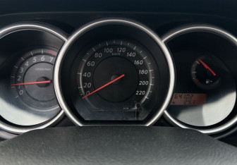 Подержанный автомобиль Nissan Tiida Hatchback 2013 года (9 фото)