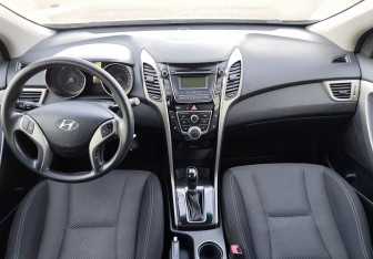 Подержанный автомобиль Hyundai i30 Hatchback 2015 года (10 фото)