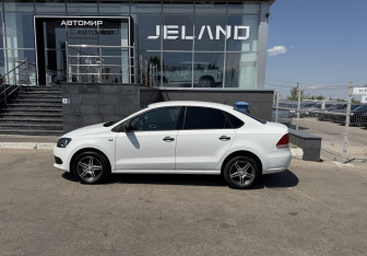 Подержанный автомобиль Volkswagen Polo Sedan 2014 года (8 фото)