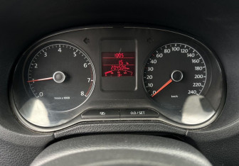 Подержанный автомобиль Volkswagen Polo Sedan 2012 года (9 фото)