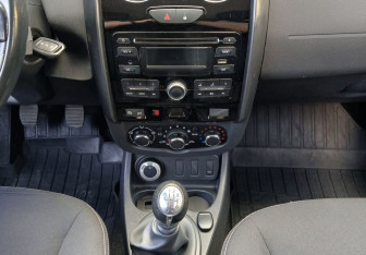 Подержанный автомобиль Renault Duster 2017 года (11 фото)