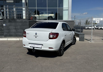 Подержанный автомобиль Renault Logan Sedan 2015 года (5 фото)