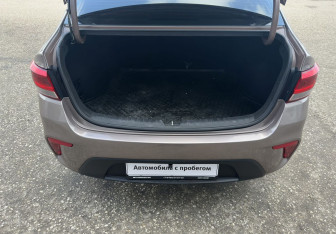 Подержанный автомобиль Kia Rio Sedan 2019 года (13 фото)