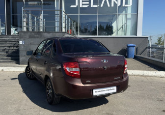 Подержанный автомобиль LADA (ВАЗ) Granta Sedan 2013 года (7 фото)