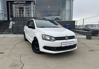 Подержанный автомобиль Volkswagen Polo Sedan 2013 года (3 фото)