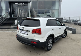 Подержанный автомобиль Kia Sorento 2011 года (5 фото)