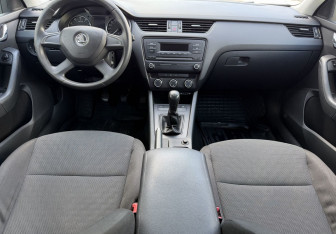 Подержанный автомобиль Skoda Octavia Liftback 2014 года (10 фото)