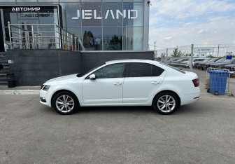 Подержанный автомобиль Skoda Octavia Liftback 2020 года (8 фото)
