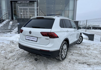 Подержанный автомобиль Volkswagen Tiguan 2021 года (5 фото)