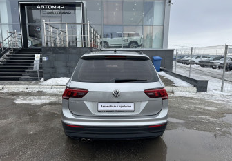Подержанный автомобиль Volkswagen Tiguan 2020 года (6 фото)