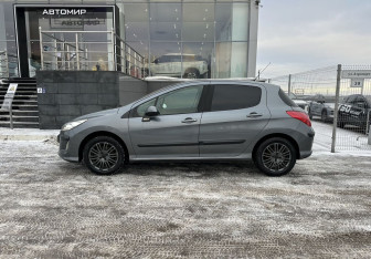 Подержанный автомобиль Peugeot 308 Hatchback 2010 года (8 фото)