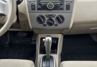 Подержанный автомобиль Nissan Tiida Hatchback 2011 года (11 фото)