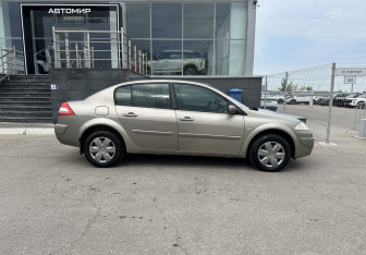 Подержанный автомобиль Renault Megane Sedan 2008 года (4 фото)