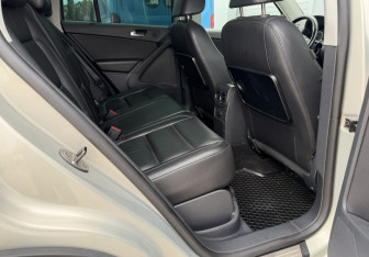 Подержанный автомобиль Volkswagen Tiguan 2011 года (12 фото)