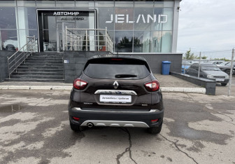 Подержанный автомобиль Renault Kaptur 2018 года (6 фото)