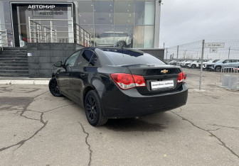 Подержанный автомобиль Chevrolet Cruze Sedan 2011 года (7 фото)