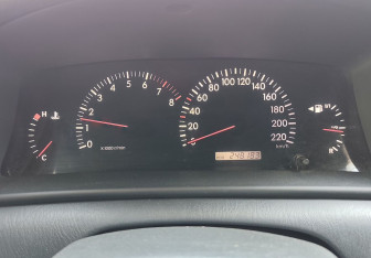 Подержанный автомобиль Toyota Corolla Hatchback 2006 года (9 фото)