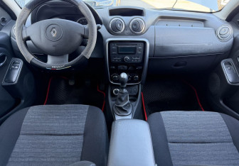 Подержанный автомобиль Renault Duster 2012 года (10 фото)